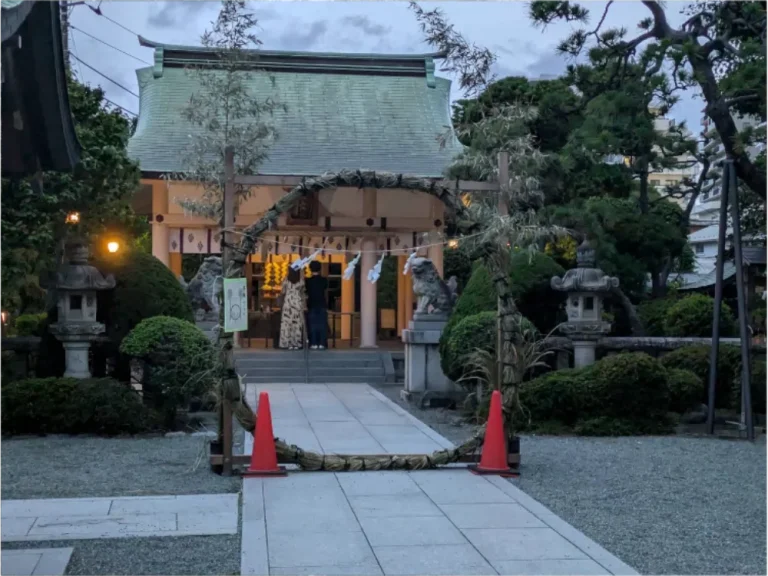 新町嚴島神社（茅ヶ崎市）大祓式｜茅の輪くぐり